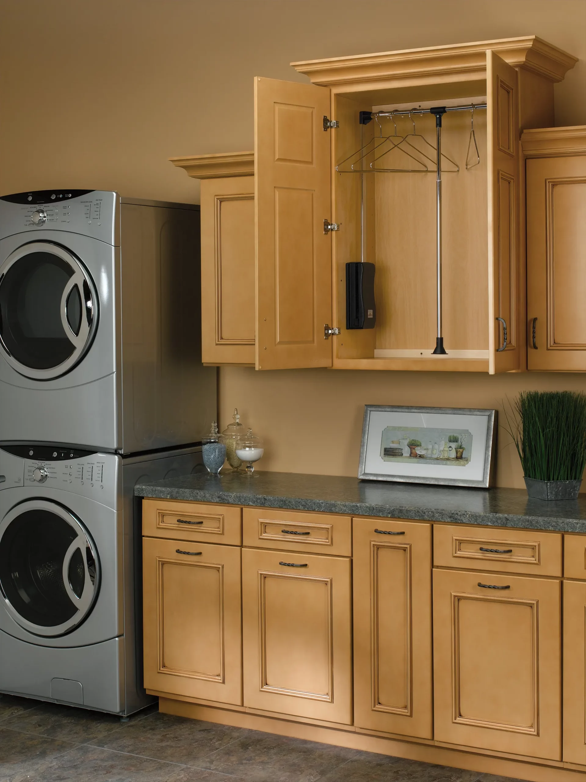 Rev-A-Shelf Adjustable Pull-Down Closet Rod 18-26in Chrome - Image 2